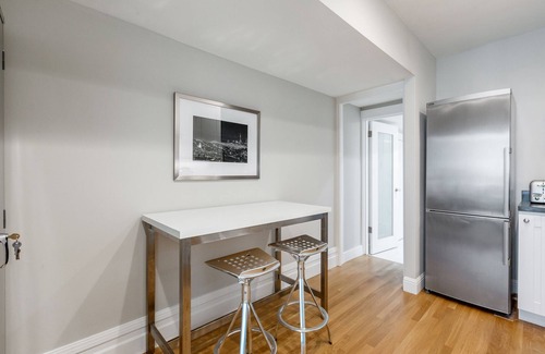 Russian Hill Apartment | Special Fall Pricing: 45+ FIVE STAR REVIEWS!