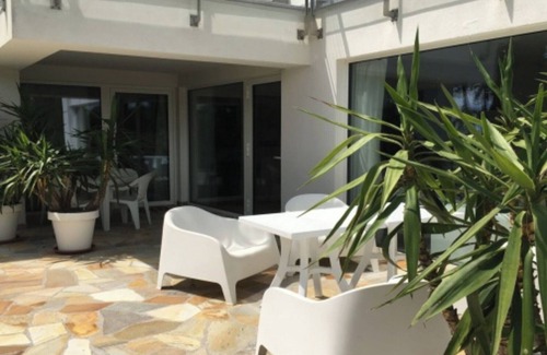 Palazzolo dello Stella Apartment | 'Special' Apartment with Shared Pool, Wi-Fi and Air Conditioning