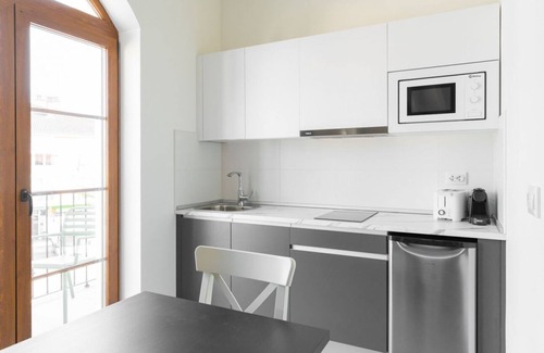 Villaverde de Pontones Apartment | Special studio for couples with double whirlpool tub and balcony.