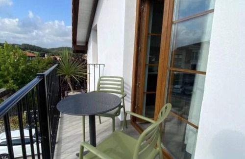 Villaverde de Pontones Apartment | Special studio for couples with double whirlpool tub and balcony.