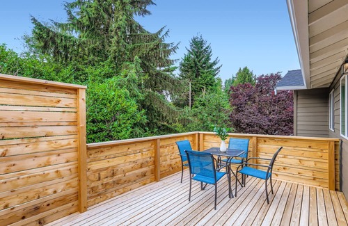 Haller Lake House | Specious 4-Bedroom house in Seattle- NearnLight Rail and UW, Free Parking