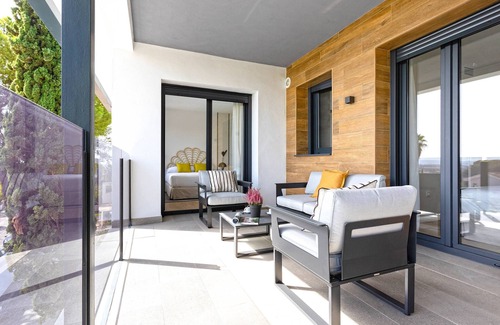 Distrito Norte Sierra Apartment | Spectacular 2 BD with 2 terraces, pool and parking. Arruzafa VIII