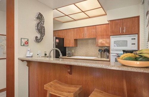 Waikoloa Condo | SPECTACULAR ! Ground Floor Condo Sleeps 5 Golf ,Tennis ,.Gym Pool, Jacuzzi