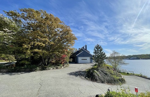Conning Towers Nautilus Park House | Spectacular home with an amazing river view