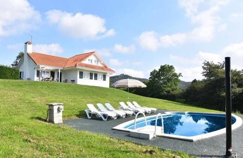 Navajeda Villa | Spectacular house with swimming pool and garden