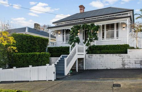 Grey Lynn Villa | Spectacular Luxury 4BR 3 Bath Hot Tub