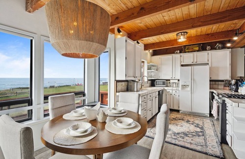 Fort Bragg House | SPECTACULAR OCEAN FRONT 5 BEDROOM HOME WITH ULTRA FAST WIFI
