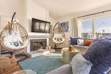 Gas Lamp Section House | Spectacular Ocean and Pier View Lux Family Vacation