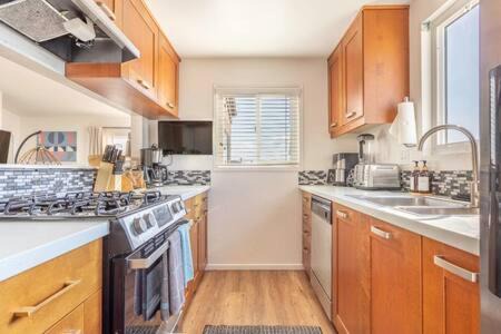 Gas Lamp Section House | Spectacular Ocean and Pier View Lux Family Vacation