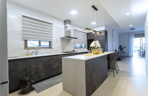 Rehovot Apartment | Spectacular Penthouse with Huge Front & Rear Rooftops.