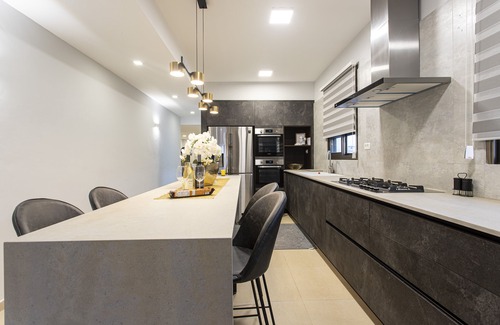 Rehovot Apartment | Spectacular Penthouse with Huge Front & Rear Rooftops.