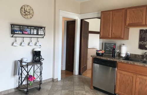 Racine House | Spectacular! Professionally Cleaned, Self Check In - Sleeps 8