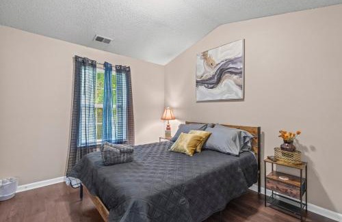 Stockbridge House | Spectacular Quiet Townhome with Modern Comfort