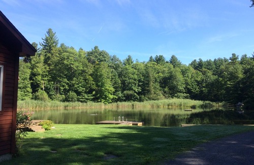 Lee House | Spectacular setting on your own private lake close to it all!