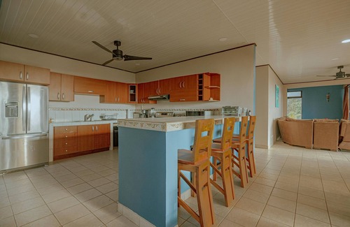 Pajaro Azul House | Spectacular views of mountains AND Pacific-10 min from beach