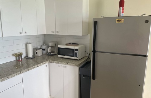 West End Condo | Spectacularly situated beachfront Apple Tide @ The Tides at Little Apple Bay
