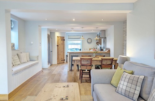 Birdham Cottage | Spence Cottage, Birdham - a cottage that sleeps 5 guests in 2 bedrooms