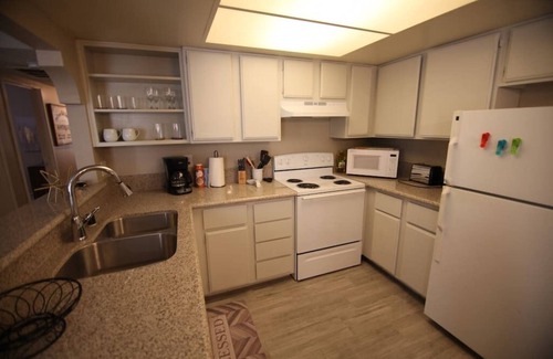 Paradise Condo | Spencer · 35% Off Fall Special - Convenient Condo