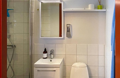 Eskilstuna Municipality Apartment | Spend a relaxing vacation in this beautiful apartment near a lake.