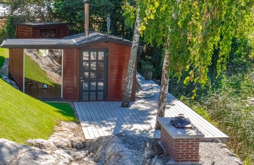 Ronninge House | Spend a wonderful vacation in this comfortable cottage directly on the lake.