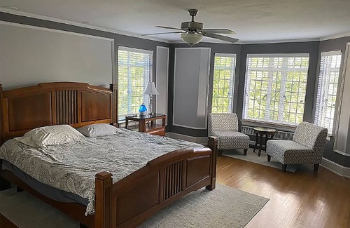 Maumee Bed & Breakfast | Spend an evening in a Castle and enjoy a meal fit for royalty.