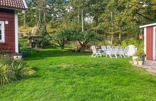 Rimforsa House | Spend an unforgettable vacation in this inviting cottage near the lake!
