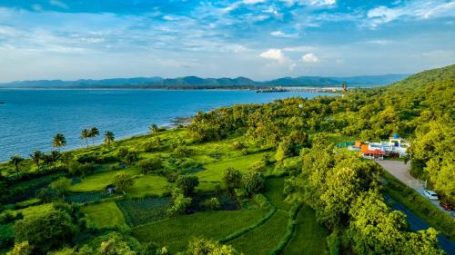 Korlai Villa | Spicy Mango Ocean Paradise - Luxurious Sea View Villa In Alibaug
