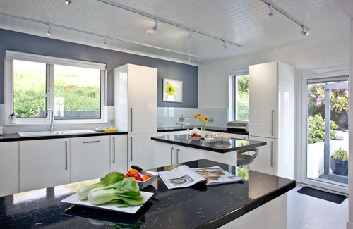Praa Sands House | Spindrift - a cottage that sleeps 6 guests in 3 bedrooms