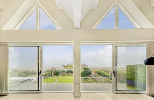 Ewhurst Green House | Spindrift - stunning beachfront residence