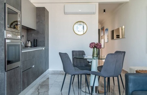 Ta' Giorni Apartment | Spinola Seafront Deluxe Suite
