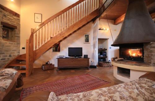 Pineto House | Splendida casa in sasso in borgo