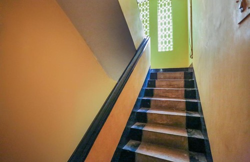 Garia Hotel | SPOT ON Biswabani Guest House Near Kavi Nazrul Metro Station