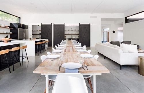 Union Pier House | Sprawling Modern Home with Chef's Kitchen, Pool & Hot Tubs - walk to the beach!
