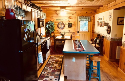Spencer Cabin | Spring Break dates available! 2B/2.5B cabin by Fall Creek Falls State Park!