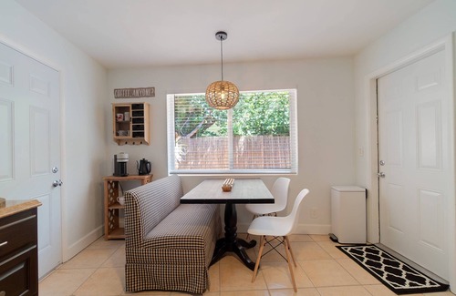 Palm Beach Shores Cottage | Spring Deals! Seaglass Cottage quick walk to the Beach, Shops & Cafes, Dog Yes!, Free Parking