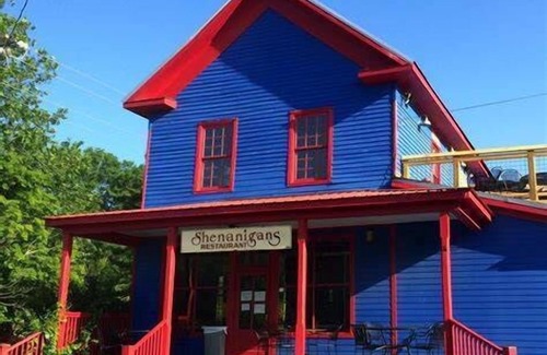 Monteagle House | Spring Specials! Shea's Chalet-Quaint-Cozy - Close to Everything!