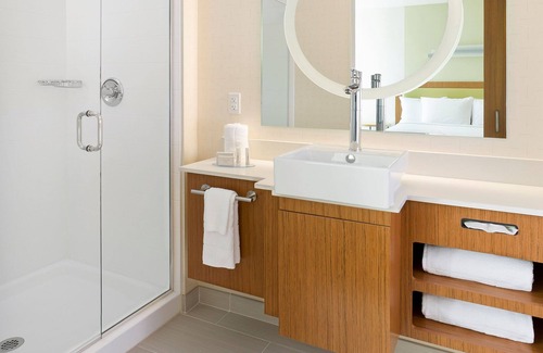 Oxford Valley Hotel | SpringHill Suites by Marriott Philadelphia Langhorne