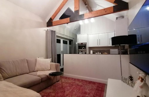 Charlesworth Apartment | Springmeadow Guest House