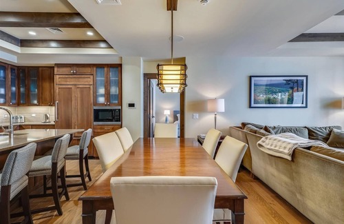 Stowe Area Condo | Spruce Adventure: slopeside 3 br, fireplace, a/c, garage, resort access!