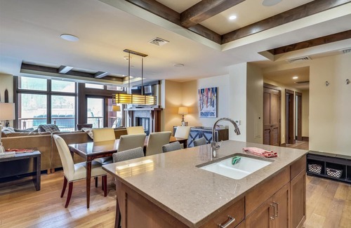 Stowe Area Condo | Spruce Adventure: slopeside 3 br, fireplace, a/c, garage, resort access!