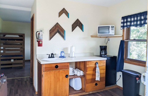 Buckingham Cabin | Spruce Cabin - Lake Views & Pet Friendly