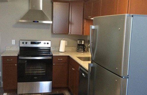 Unionville Apartment | Square View Inn Suite 4