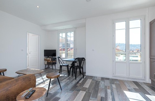 Cimiez Apartment | Squared Head-Apartment with Terrace in Nice