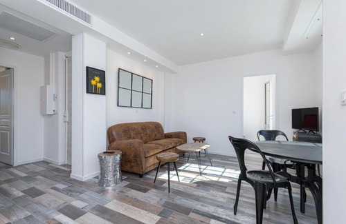 Cimiez Apartment | Squared Head-Apartment with Terrace in Nice