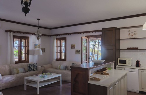 Metamorfosi Villa | Squirrel Beach Front Villa, Metamorfosi