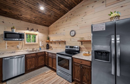 Fort Payne Cabin | Squirrel's Nest-cozy cabin w/hot tub & fire pit