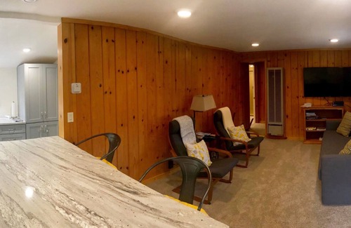 Meadow Vista Cottage | Squirrel's Nest West in private Gold Country location