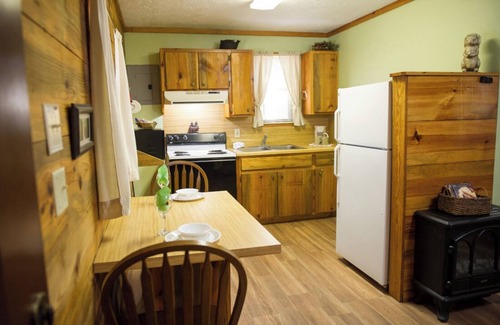 Hochatown Cabin | Squirrel's Refuge- Broken Bow/Hochatown- 1bd