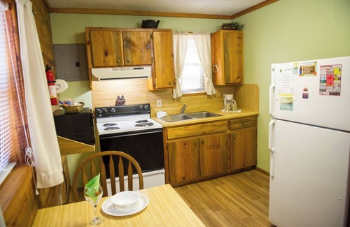 Hochatown Cabin | Squirrel's Refuge- Broken Bow/Hochatown- 1bd
