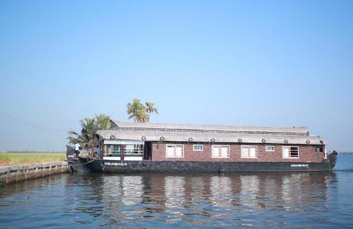 Kumarakom Boat Rental | Sreekrishna Houseboat - VACCINATED STAFF